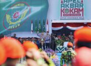 Kepala Kepolisian Republik Indonesia (Kapolri) Jenderal Polisi Drs. Listyo Sigit Prabowo memimpin Apel Akbar Komando Kesiapsiagaan Angkatan Muda Muhammadiyah (Kokam) di Lapangan Triadi, Sleman, Yogyakarta, Minggu (20/7/2025). Kegiatan tersebut diikuti sebanyak 23.450 personel Kokam dari seluruh Indonesia.