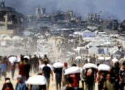 Militer Israel mengeluarkan perintah evakuasi baru di wilayah Gaza tengah, khususnya kawasan Deir al-Balah yang selama ini belum tersentuh operasi darat pada Minggu (20/7).