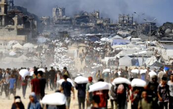 Militer Israel mengeluarkan perintah evakuasi baru di wilayah Gaza tengah, khususnya kawasan Deir al-Balah yang selama ini belum tersentuh operasi darat pada Minggu (20/7).