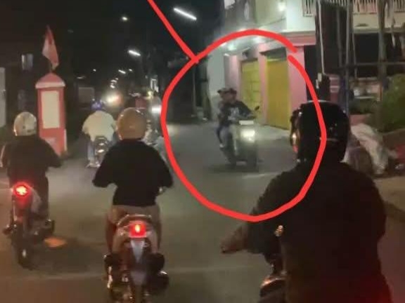 Terekam CCTV, Dua Terduga Pelaku Pengeroyokan di Pandanlandung Malang Masih Buron
