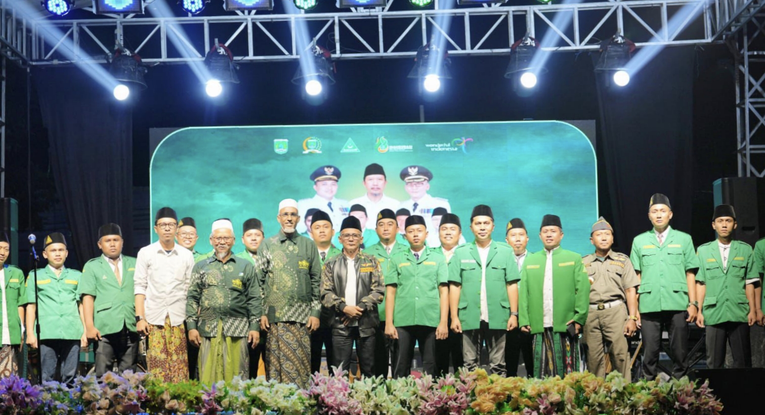 Pimpinan Anak Cabang (PAC) Gerakan Pemuda (GP) Ansor Kecamatan Kejayan, Kabupaten Pasuruan, resmi dilantik dalam sebuah acara meriah yang digelar di Lapangan Kelurahan Kejayan pada Sabtu malam (26/7/2025). Momentum ini dihadiri oleh sejumlah tokoh penting dari unsur organisasi keagamaan hingga pemerintahan daerah.
