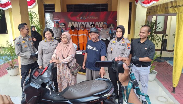 Polsek Sukun Serahkan Motor Curian, Pasutri Korban Curanmor Menangis Haru