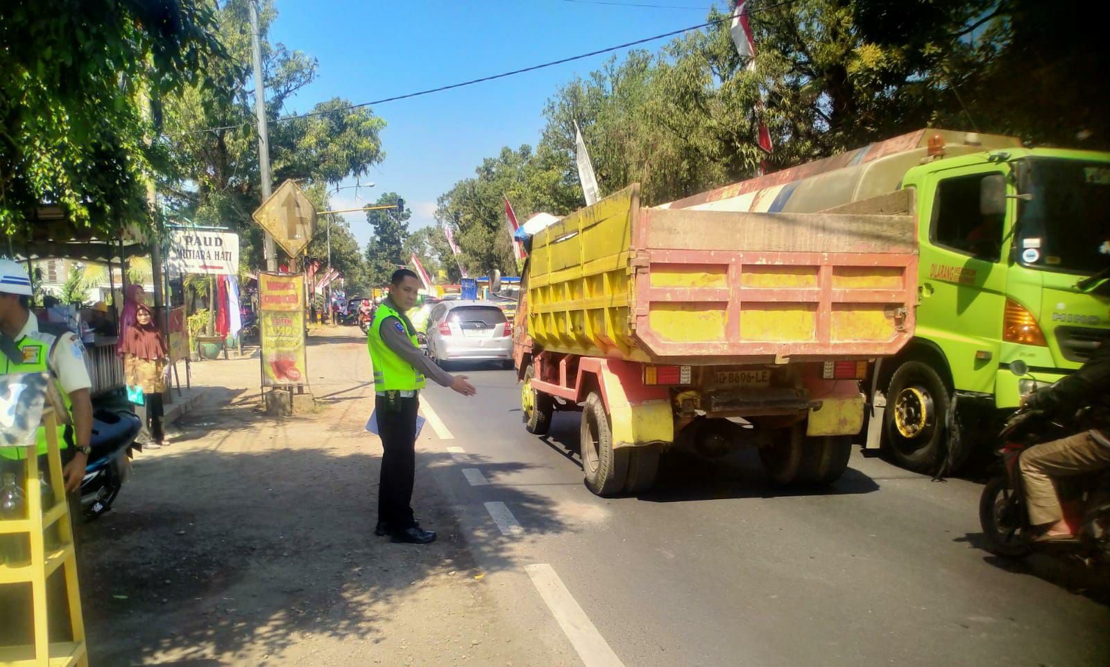 Diduga Lalai Salip dari Kiri, Pengendara Motor di Malang Tewas Usai Senggol Truk Tangki