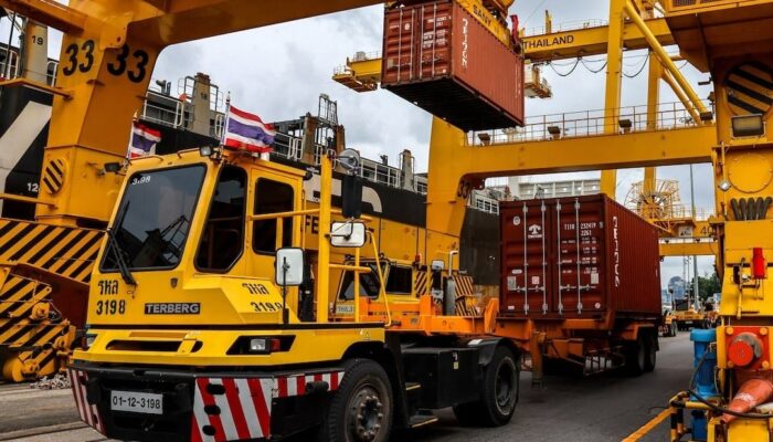 Pasar Global Terjun Bebas Usai Trump Naikkan Tarif Impor ke 69 Negara