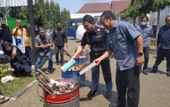 Kejari Kota Malang Musnahkan Barang Bukti, dari Jutaan Gram Narkotika hingga Ribuan Rokok Ilegal