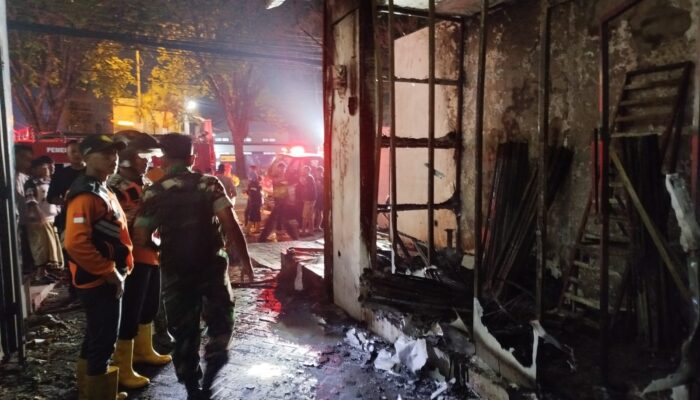 Gudang Meteor Cell Ludes Terbakar, Kerugian Capai Rp. 15 Juta