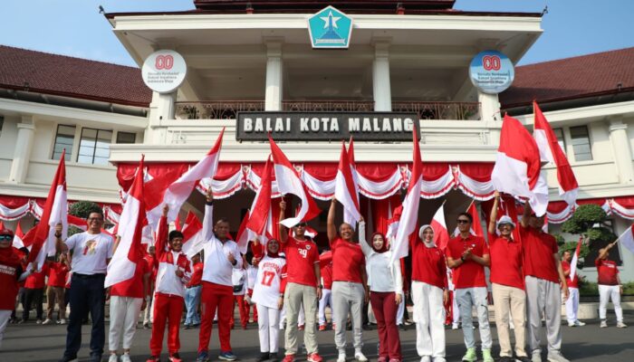 Cegah Provokasi Isu Bendera One Piece, Pemkot Malang Bagikan 500 Bendera Merah Putih
