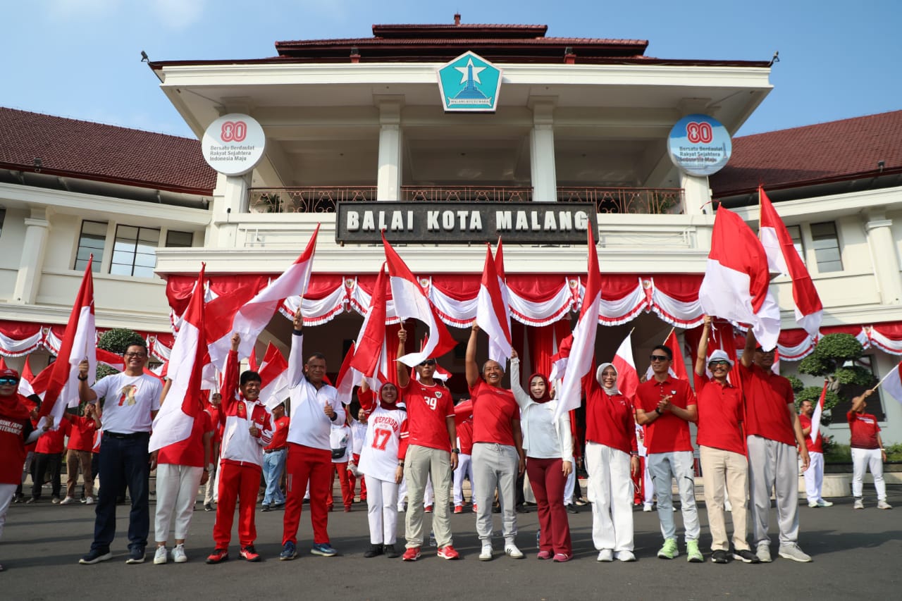 Cegah Provokasi Isu Bendera One Pride, Pemkot Malang Bagikan 500 Bendera Merah Putih