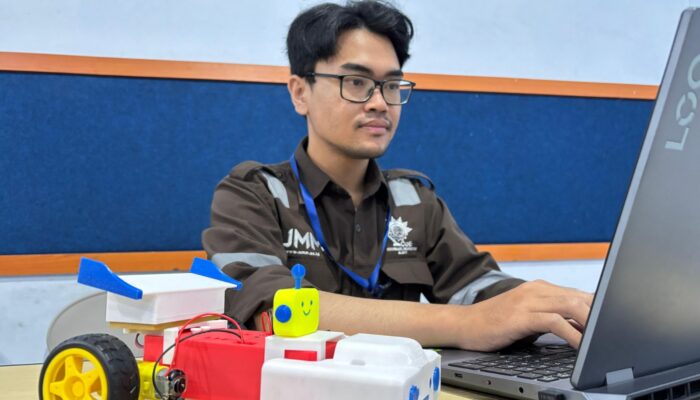 Dari Kecanduan Gadget ke Kreativitas Kognitif, Mahasiswa UMM Ciptakan Inovasi CubeBot 