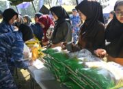 TNI AU Turun Tangan, Ribuan Warga Nikmati Program Beras Murah di Malang