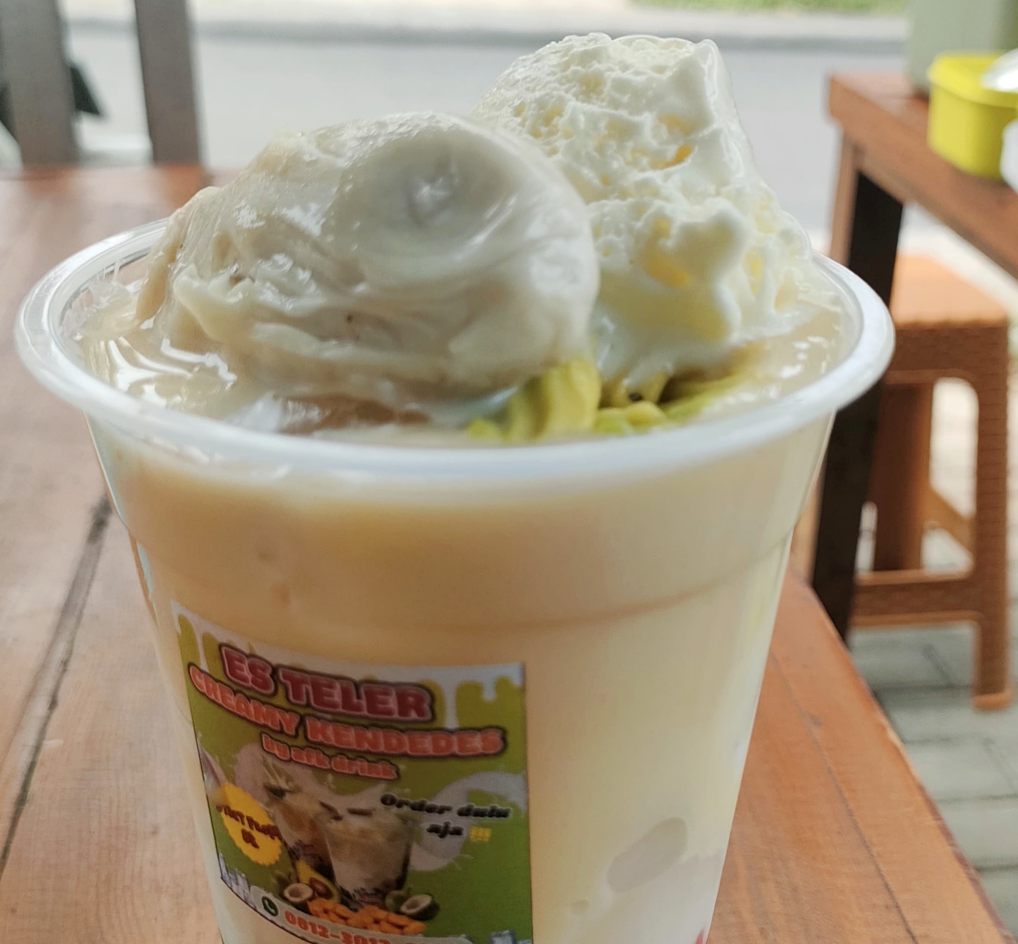 Bagi pencinta kuliner segar, khususnya minuman berbasis es di wilayah Malang bisa mencoba Es Teler Creamy Kendedes yang berada di daerah Kampung Sukun, Kelurahan Candi Renggo, Kecamatan Singosari, Kabupaten Malang.