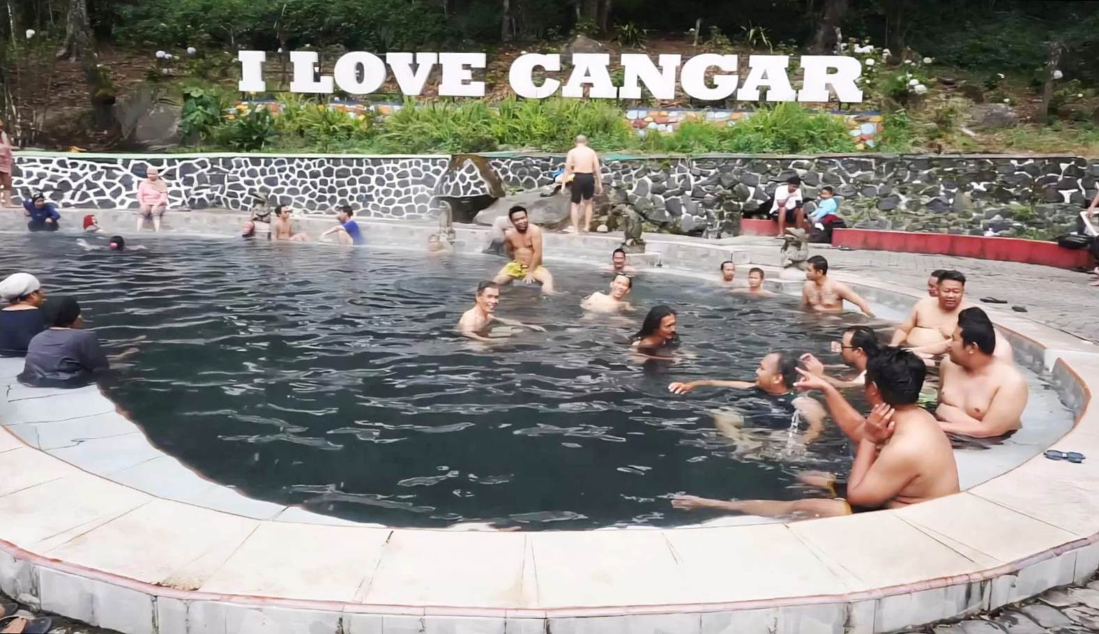 200 Ribu Orang Kunjungi Pemandian Air Panas Cangar, Sumbang PAD Hingga Rp. 5 Miliar