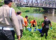 Mayat Pria Tanpa Identitas Ditemukan Membusuk di Bawah Jembatan Kanigoro Malang