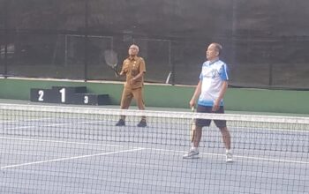 Konflik administratif antara Komite Olahraga Nasional Indonesia (KONI) Jawa Timur dan Komite Olimpiade Indonesia (KOI) berdampak serius terhadap nasib atlet daerah.