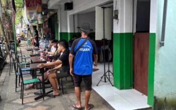 Trotoar Jadi Tempat Ngopi, Warga Keluhkan Warkop Markatam Depan SMAN 1 Kepanjen