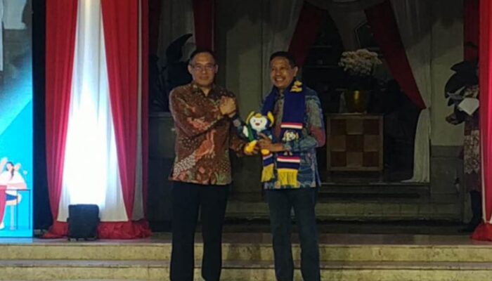 UM Genjot Pusat Bahasa Internasional, Anak Muda Malang Tampil di Kompetisi Fesyen Bergengsi