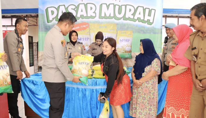 Polres Malang Gelar Pasar Murah, 5 Ton Beras Ludes Terjual