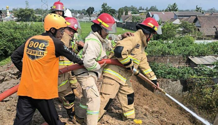Kebakaran di PG Krebet Baru 1 Malang, Api Muncul dari Tumpukan Limbah Tebu