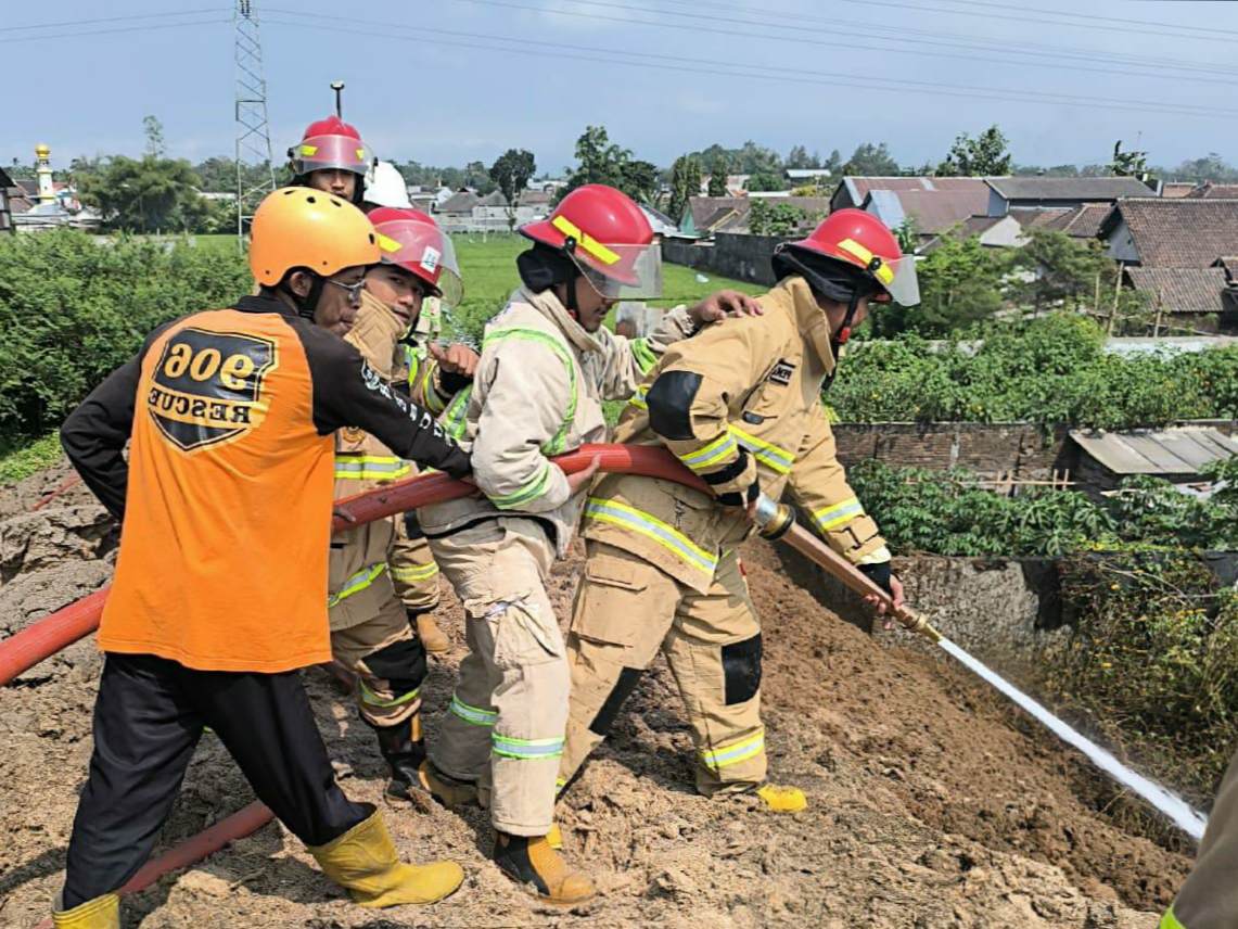 Kebakaran di PG Krebet Baru 1 Malang, Api Muncul dari Tumpukan Limbah Tebu