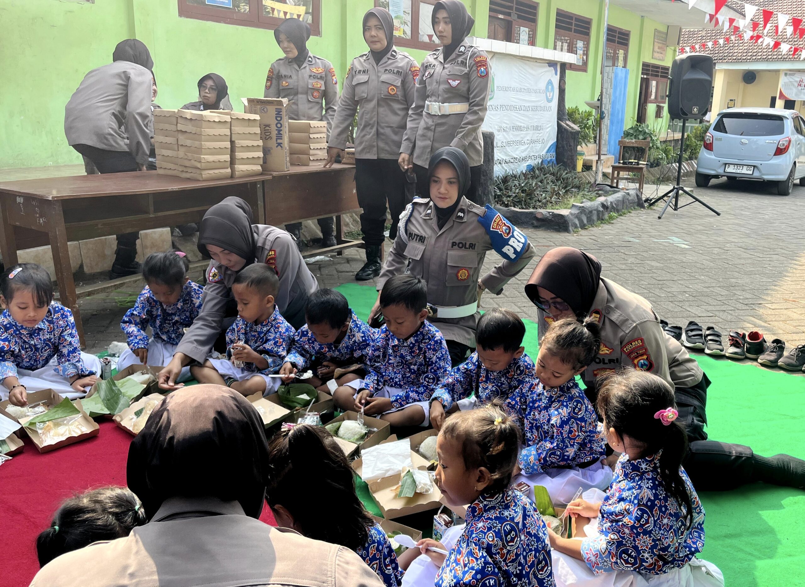 Dalam rangka memperingati Hari Jadi Polisi Wanita (Polwan) Republik Indonesia ke-77, Polwan Polres Pasuruan menggelar rangkaian kegiatan sosial yang menyentuh langsung kehidupan masyarakat, Rabu (13/8/2025) di Kecamatan Sukorejo, Kabupaten Pasuruan.
