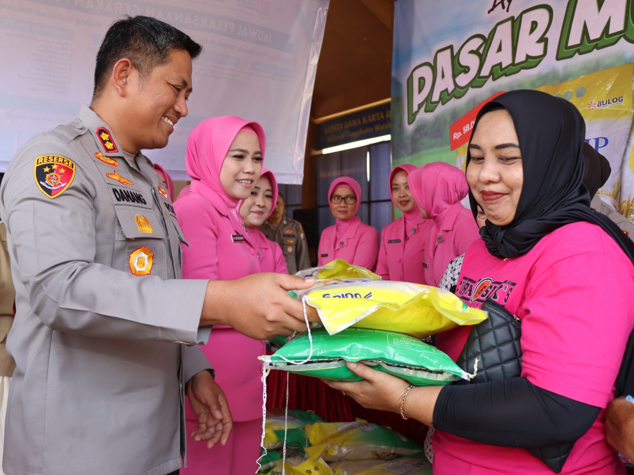 2 Ton Lebih Beras Ludes dalam Dua Jam, Kapolres Malang: Warga Sangat Antusias