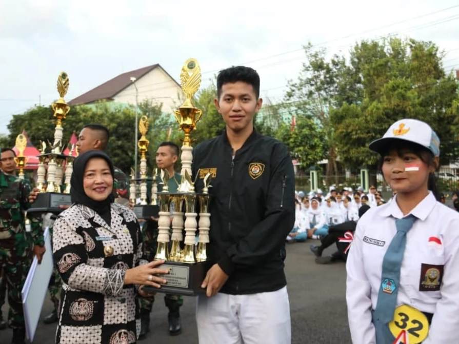 SMA Negeri 1 Sumberpucung Raih Piala Bergilir Dandim 0818, Wakil Bupati Malang: Prestasi yang Menginspirasi