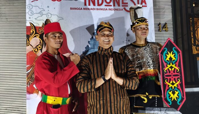Baju Adat dan Pahlawan Warnai Malam Tirakatan Sambut HUT RI ke-80 di Perum GNS Malang