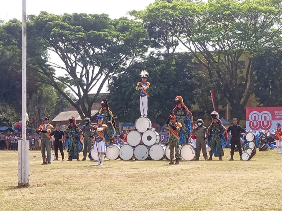 Marching Band SMK Penerbangan Singosari Mencuri Perhatian Peserta Upacara HUT RI