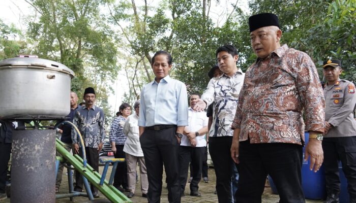 Bupati Malang Dampingi Menteri Lingkungan Hidup Tinjau Pengelolaan Sampah di TPA Talangagung