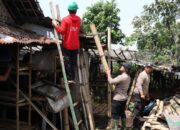 Polres Malang Ringankan Beban Warga Karangploso Terdampak Puting Beliung