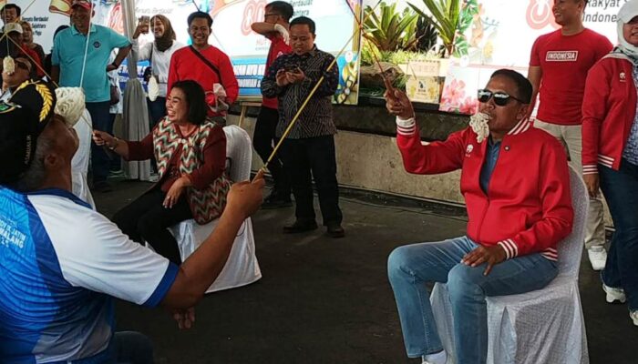 Semarakkan HUT RI ke-80, Wali Kota Malang jadi Juara Lomba Makan Krupuk
