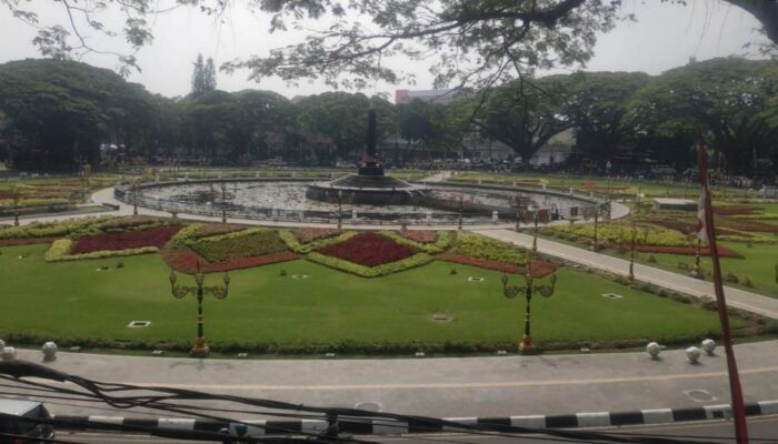 Pesona Alun-alun Tugu Malang, Indah Dipandang dari Balkon Gedung DPRD Kota Malang