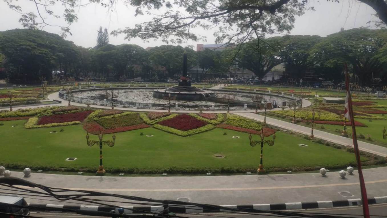 Pesona Alun-alun Tugu Malang, Indah Dipandang dari Balkon Gedung DPRD Kota Malang