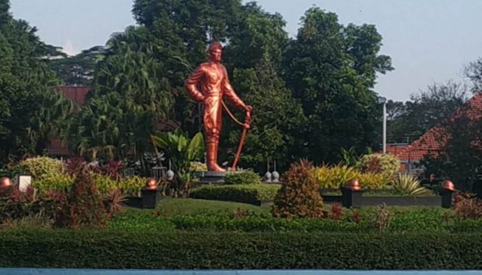 Bundaran Simpang Balapan, Landmark Kota Malang dengan Patung Pahlawan Hamid Rusdi