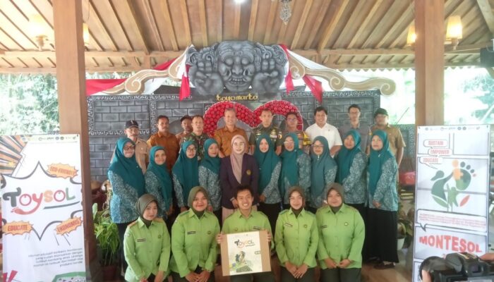 Mahasiswi Kesehatan Malang Sulap Limbah Sandal Toyomarto Jadi Mainan Edukatif “Toysol”
