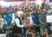 Pemprov Jatim Salurkan Bansos Rp 18,7 M untuk Kabupaten Malang, Khofifah Tekankan Pemberdayaan Ekonomi Warga