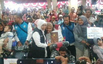 Pemprov Jatim Salurkan Bansos Rp 18,7 M untuk Kabupaten Malang, Khofifah Tekankan Pemberdayaan Ekonomi Warga