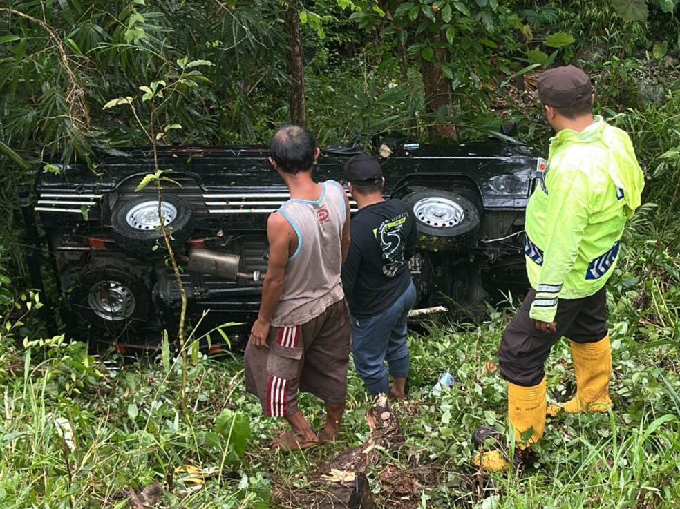 Mobil Pick Up Masuk Jurang di Wonosari Malang, Sopir Hanya Alami Luka Ringan
