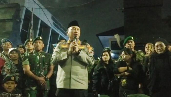 Kapolresta Malang Kota dan Pangdivif 2 Kostrad Temui Massa Aksi, Janjikan Proses Hukum Tegas