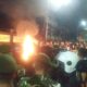 Aksi Ribuan Massa Ojol dan PMII Malang Memanas, Api Membakar Depan Pintu Masuk Polresta