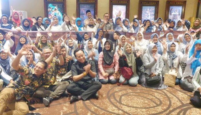 Nobar Film “Panggil Aku Ayah” Bersama 180 Kader Bangga Kencana Malang