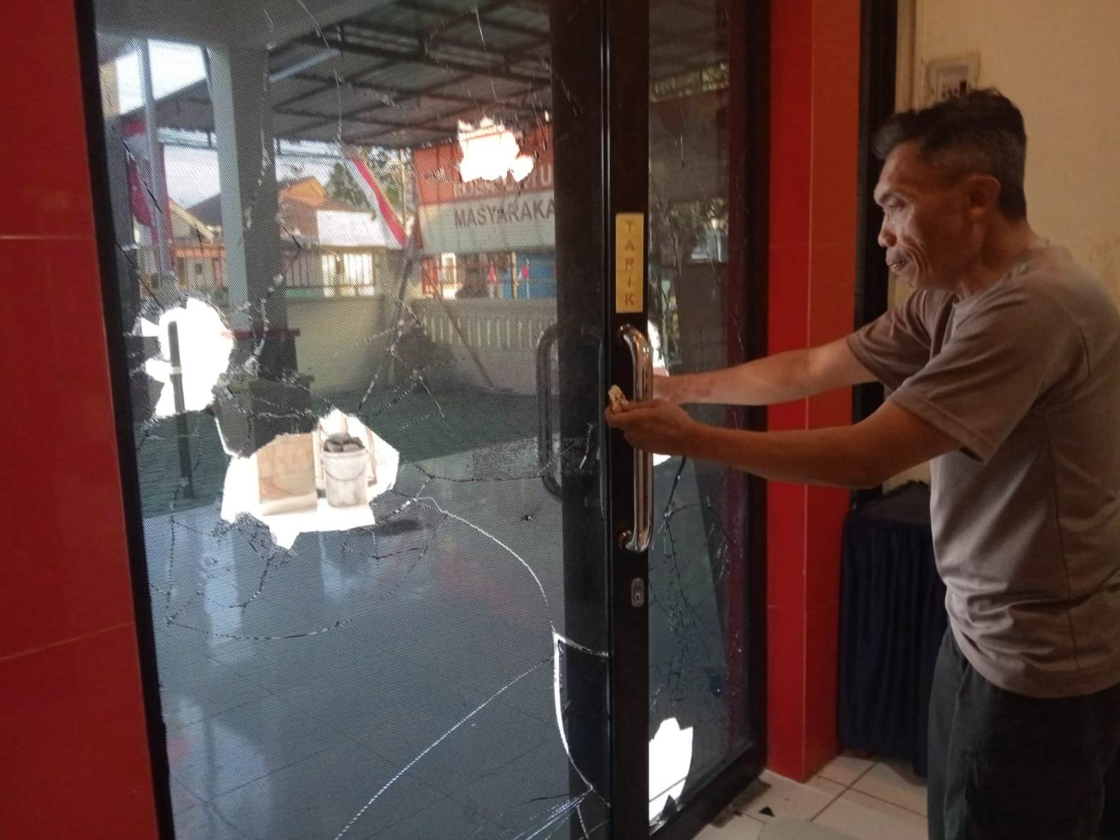 Markas Polsek Pakisaji Diserang OTK, Satu Pelaku Berhasil Diamankan Polisi