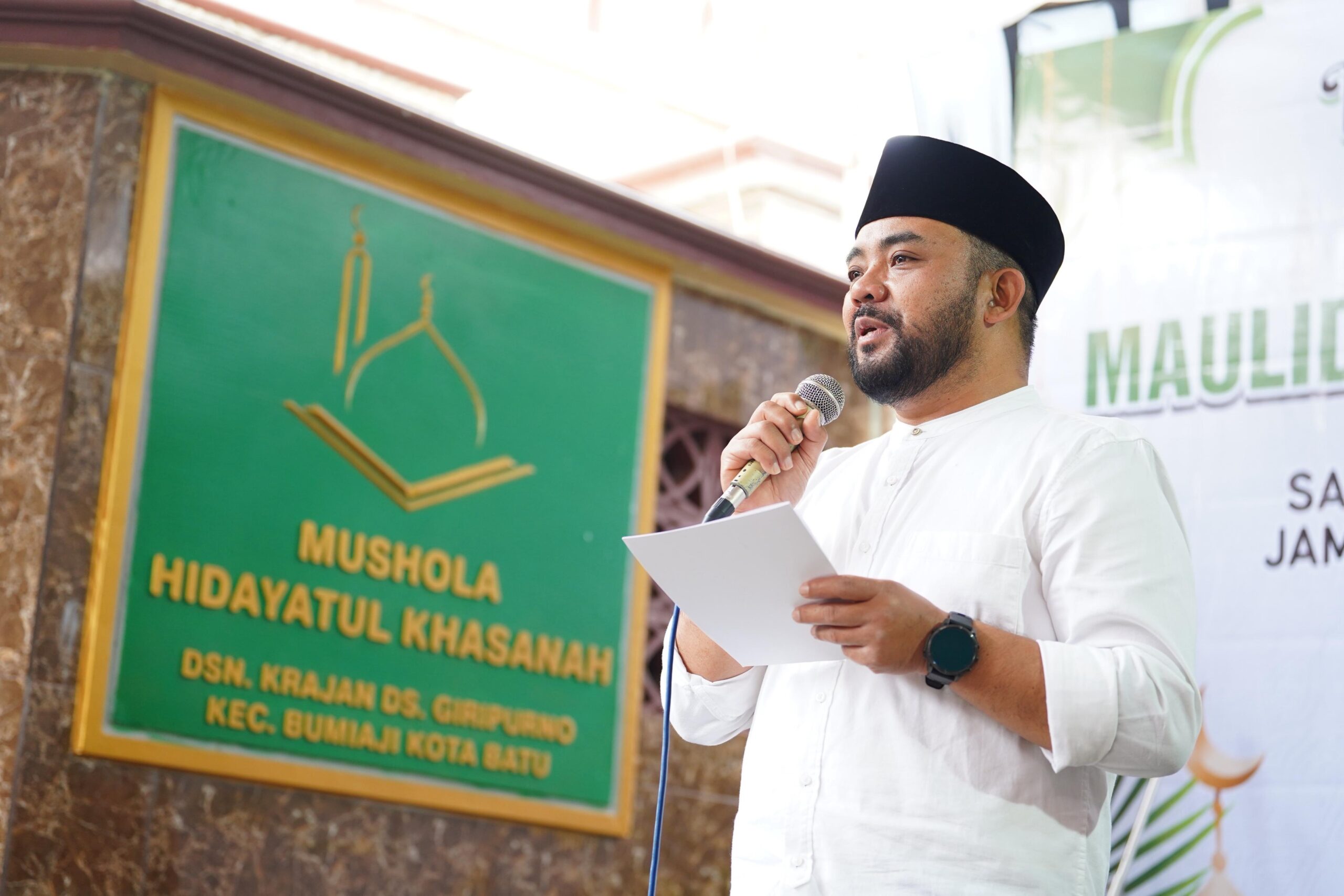 Wakil Wali Kota Batu, Heli Suyanto, menghadiri Pengajian Umum Peringatan Maulid Nabi Muhammad SAW yang digelar di Musholla Hidayatul Hasanah, Desa Giripurno, Kecamatan Bumiaji, Kota Batu pada Sabtu (06/09/2025).