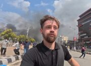 Seorang Youtuber asal Inggris mendadak menjadi sorotan setelah tanpa sengaja terjebak dalam kerusuhan besar di Kathmandu, Nepal.