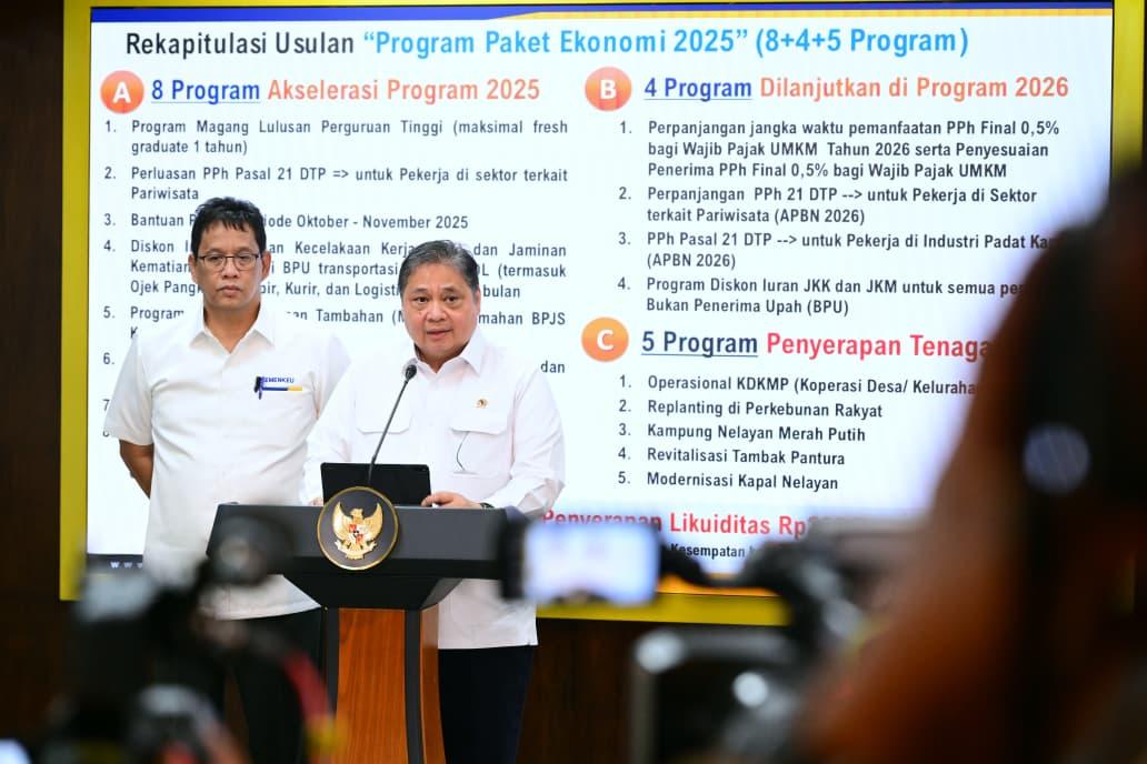 Pemerintah menegaskan komitmennya untuk membuka jutaan lapangan kerja baru lewat berbagai program strategis nasional. Hal itu dibahas langsung dalam rapat terbatas yang dipimpin Presiden Prabowo Subianto di Istana Merdeka, Jakarta pasa Senin (15/9).