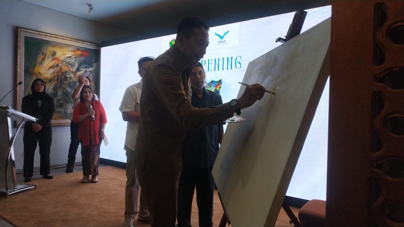 Wali Kota Malang Apresiasi Pameran Lukisan Lintas Jalur Langit