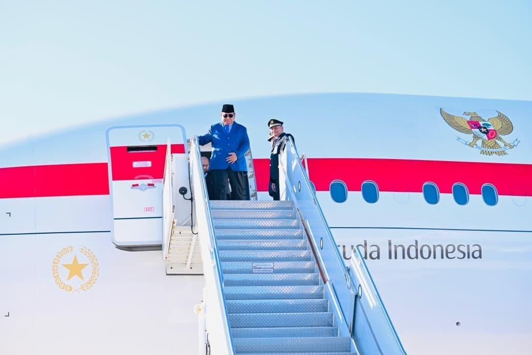 Presiden Republik Indonesia Prabowo Subianto tiba di Bandar Udara Internasional John F. Kennedy, New York, Amerika Serikat, pada Sabtu (20/09/2025) sekitar pukul 16.50 waktu setempat. Kehadiran Kepala Negara menandai dimulainya rangkaian agenda kerja menghadiri Sidang Majelis Umum Perserikatan Bangsa-Bangsa (PBB) ke-80.