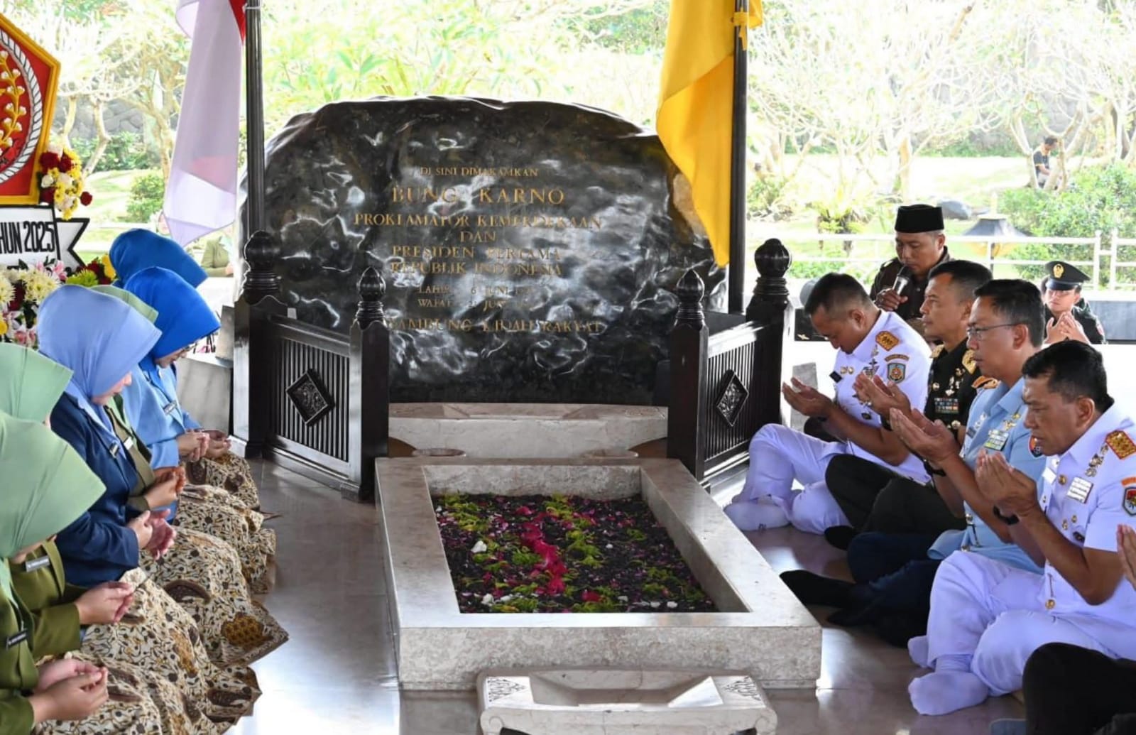 Danlanud Abd Saleh Ikuti Ziarah Rombongan HUT ke-80 TNI di Makam Bung Karno