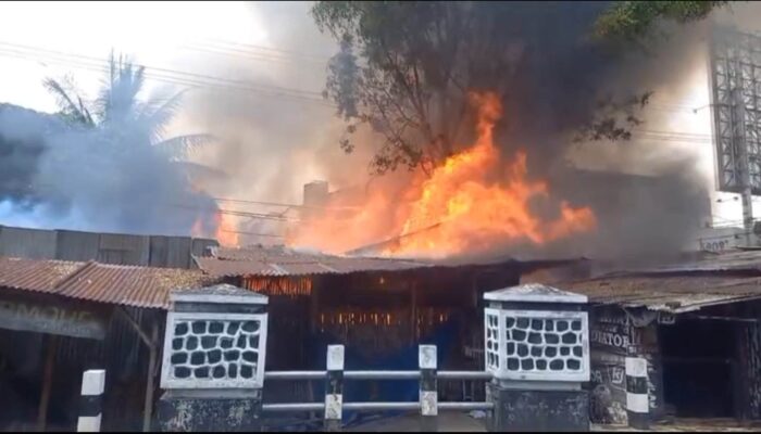Bangunan Tempat Usaha Semi Permanen di Mojolangu Malang Ludes Dilalap Api