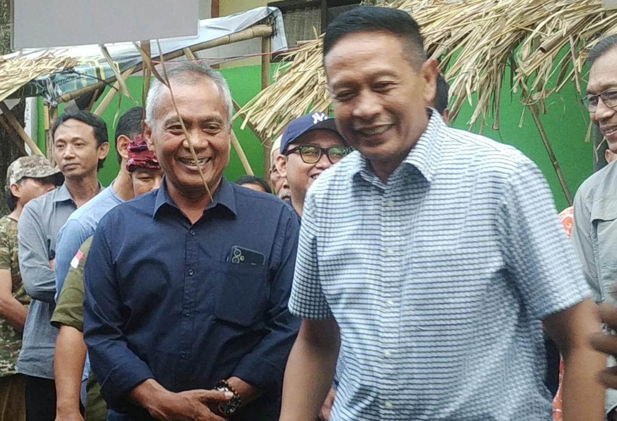 Meski sempat muncul isu travel warning yang dikhawatirkan bisa memengaruhi sektor pariwisata, Kota Malang justru tetap menunjukkan geliat kunjungan wisatawan yang tinggi. Bahkan, pada akhir pekan lalu, sejumlah ruas jalan di Kota Malang terpantau padat oleh kendaraan dengan dominasi pelat nomor luar daerah.